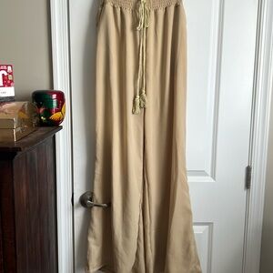 New Never worn Pull on light flowy pants